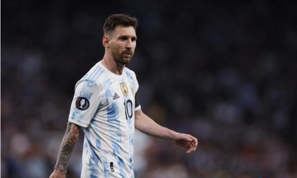 俄罗斯通告全球：俄罗斯投下3吨重磅炸弹轰炸乌指挥部，引发国际高度关注